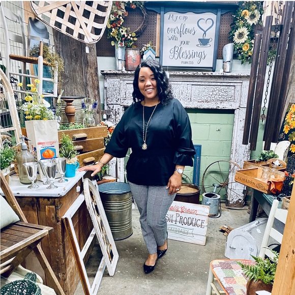 Meet your Posher, Melissa - Picture 2 of 4